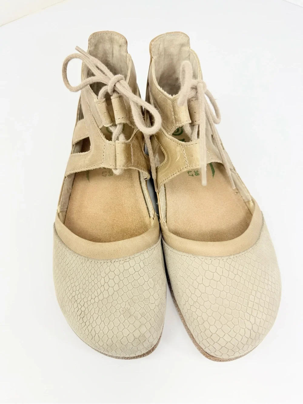 Naot KATA Beige Tan Neutral Orthopedic Closed Toe Lace Up Walking Shoes
